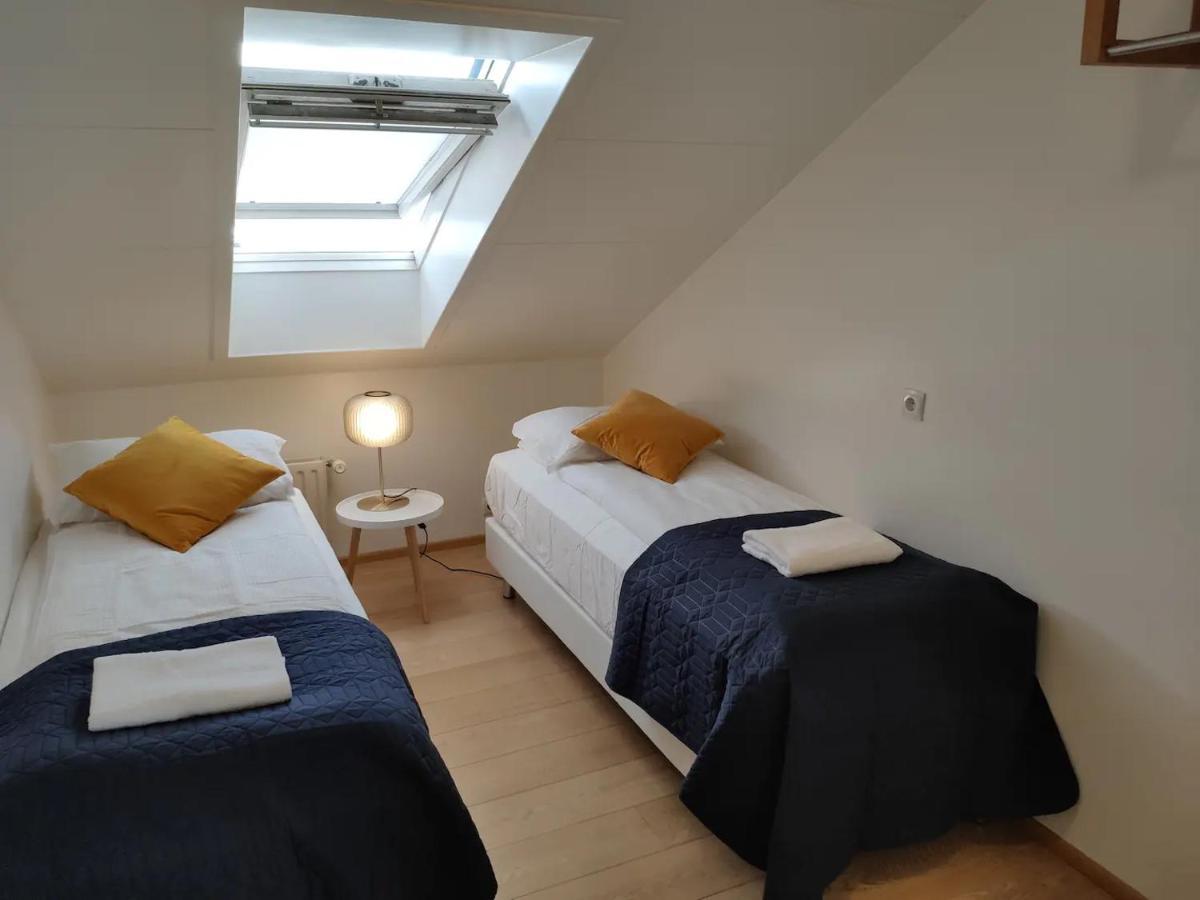 G10 Apartments อาคูเรย์รี ภายนอก รูปภาพ