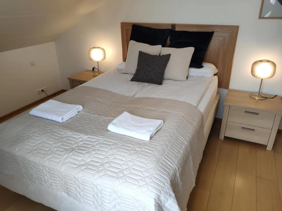 G10 Apartments อาคูเรย์รี ภายนอก รูปภาพ