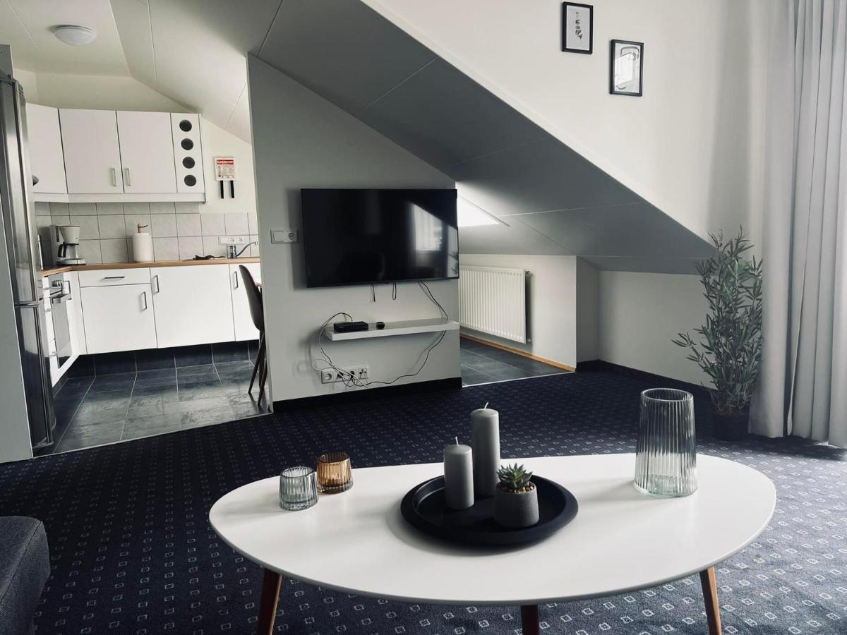 G10 Apartments อาคูเรย์รี ภายนอก รูปภาพ