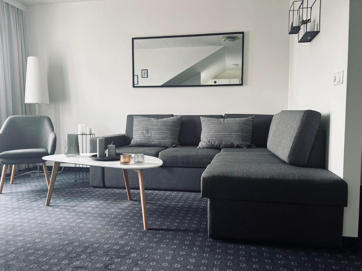 G10 Apartments อาคูเรย์รี ภายนอก รูปภาพ