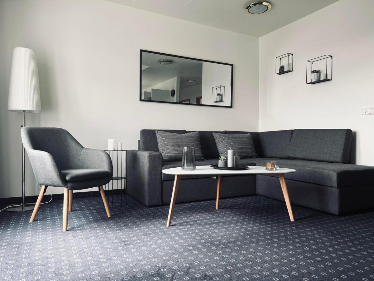 G10 Apartments อาคูเรย์รี ภายนอก รูปภาพ