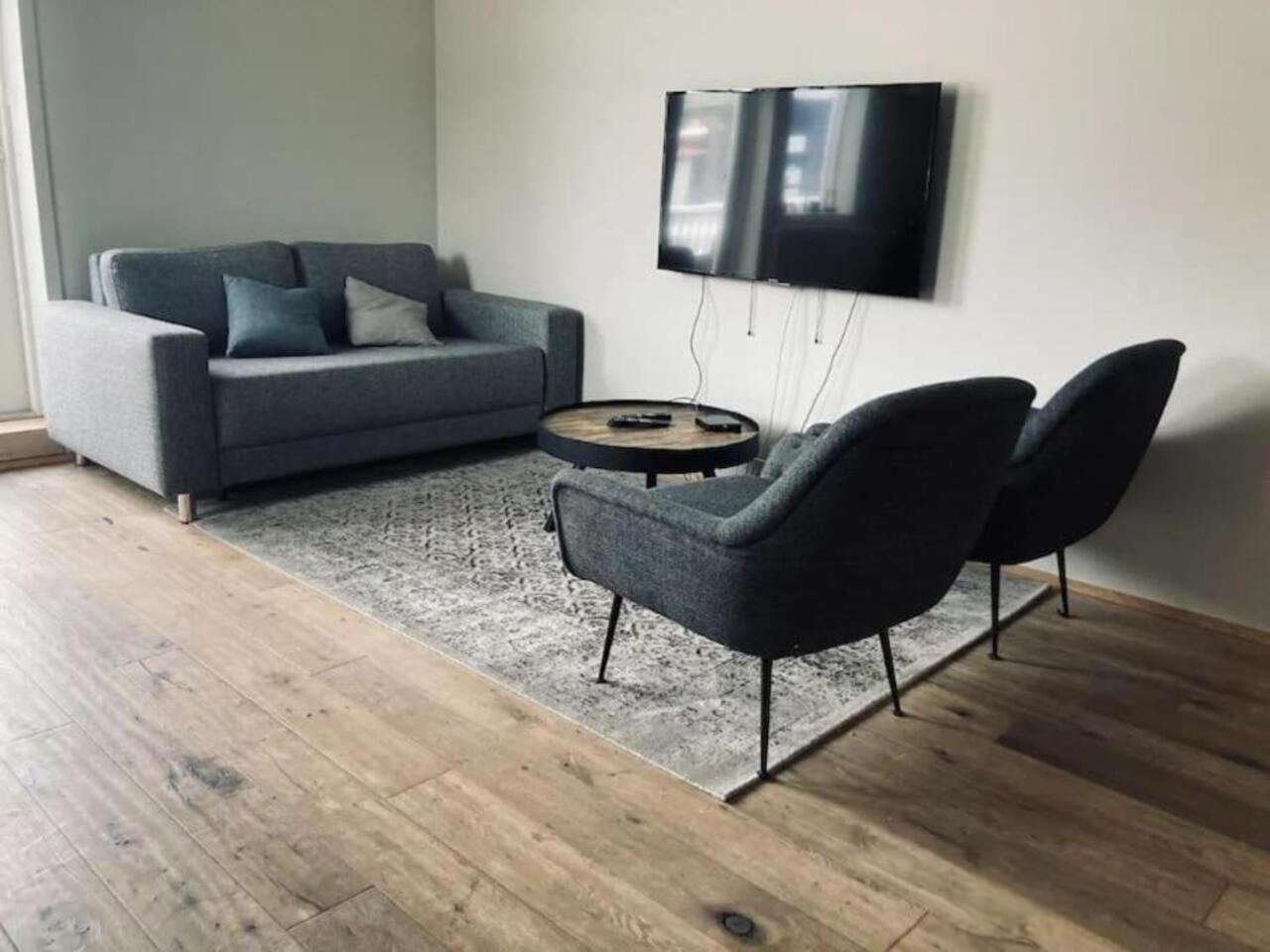 G10 Apartments อาคูเรย์รี ภายนอก รูปภาพ