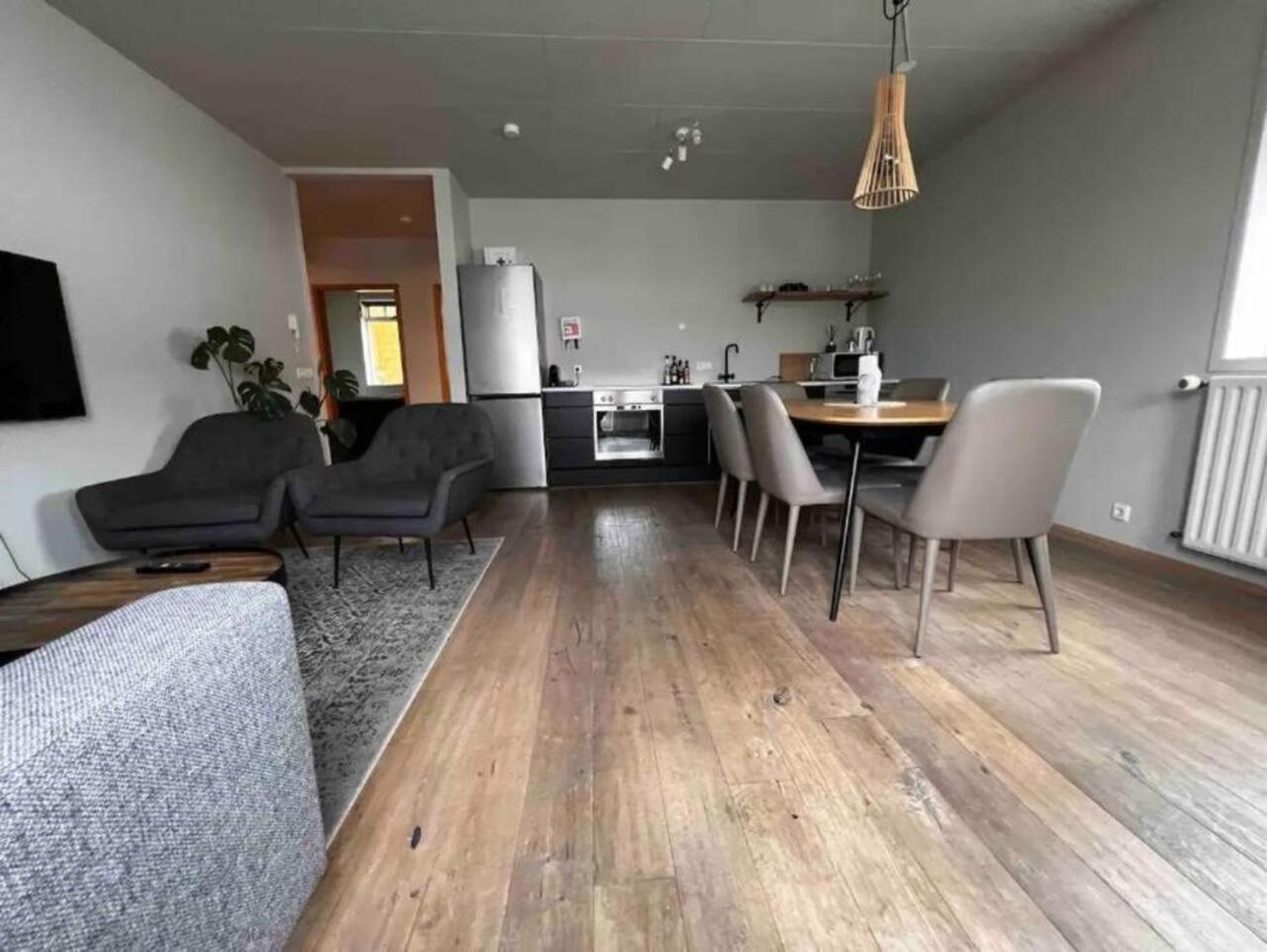 G10 Apartments อาคูเรย์รี ภายนอก รูปภาพ
