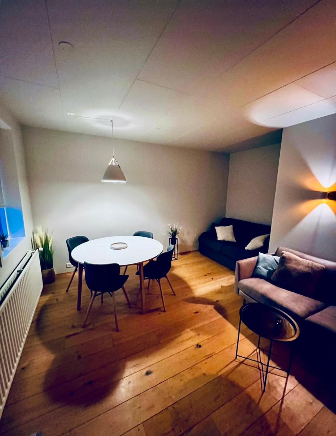 G10 Apartments อาคูเรย์รี ภายนอก รูปภาพ
