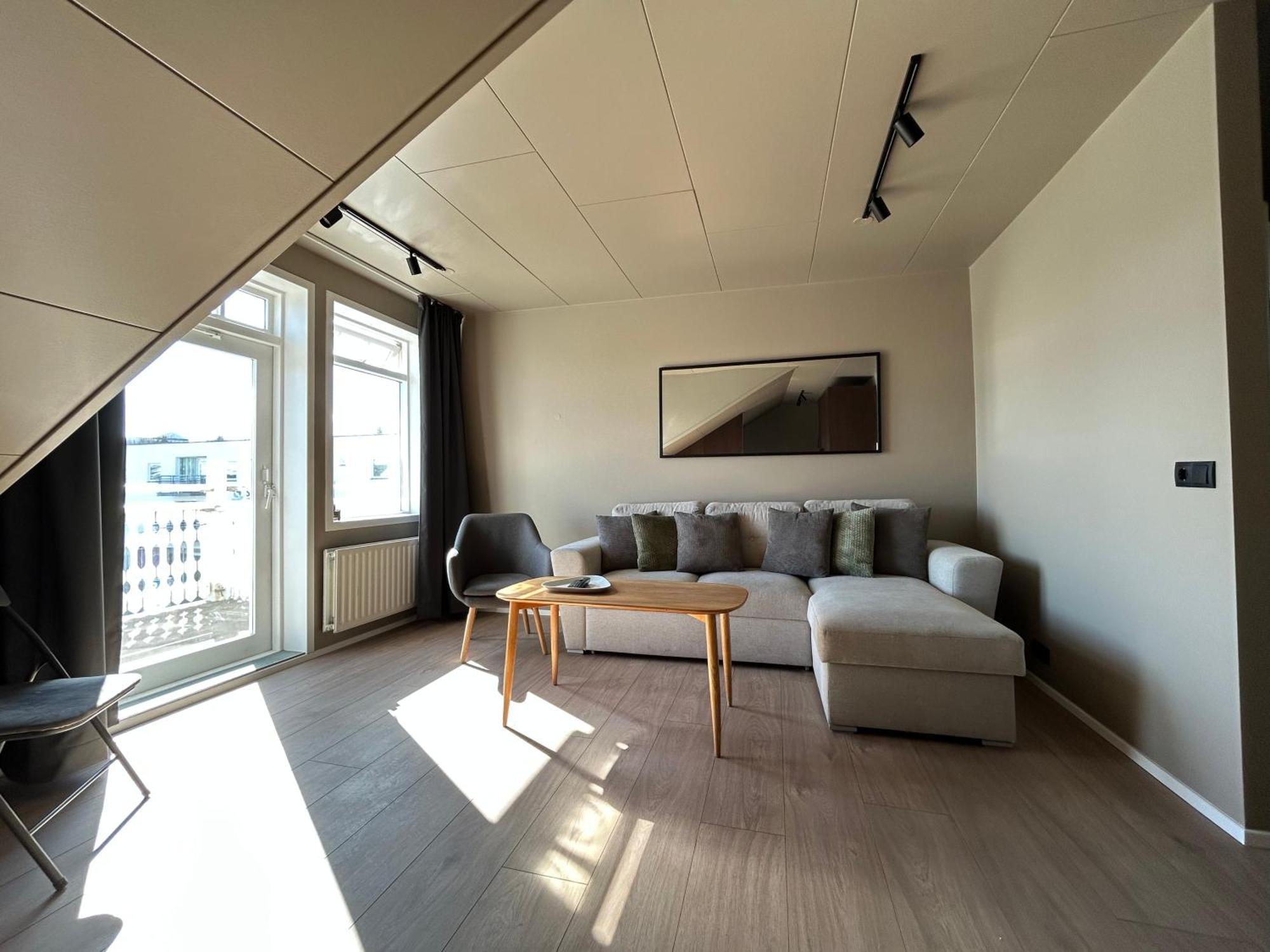 G10 Apartments อาคูเรย์รี ภายนอก รูปภาพ